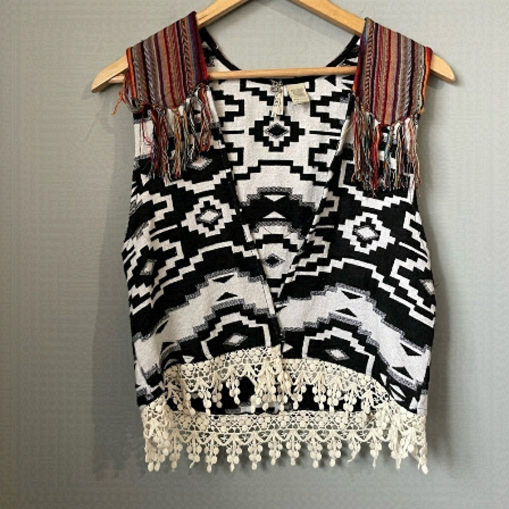 Gimmicks by BKE festival aztec Western Vest size small